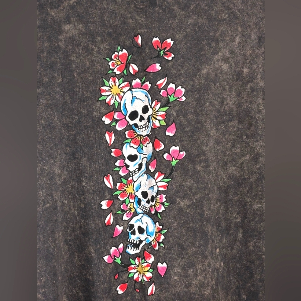 Ed Hardy Born Free Floral Skull Knot Side Tie Shirt L - Picture 3 of 4